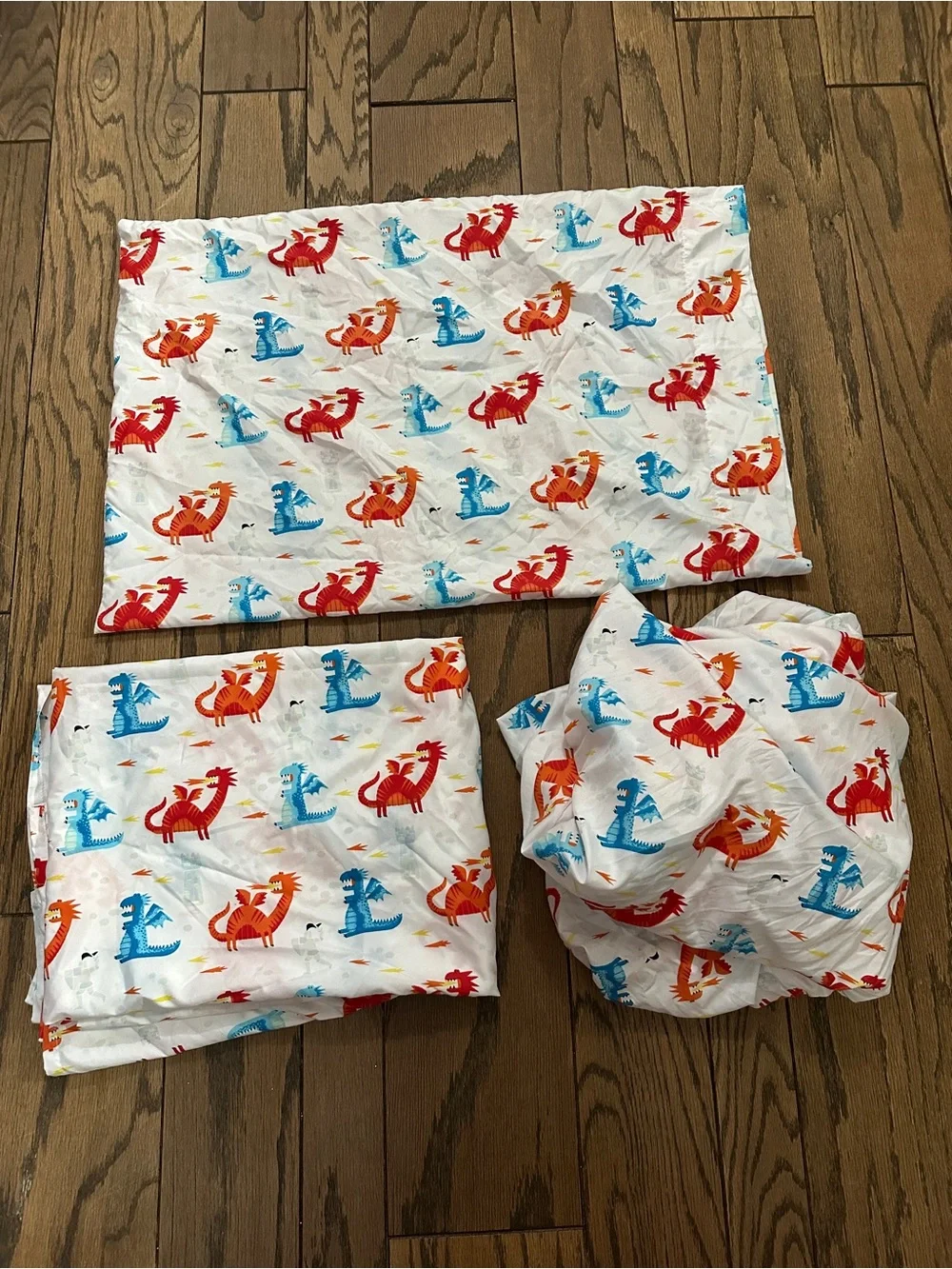 Pillowfort Dragon Twin Sheet Set Pillowcase, Flat and Fitted Sheets Gently Used
